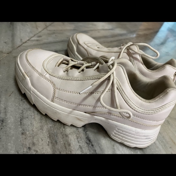 Shein white chunky shoes (Size 40) (reasonable bargaining is available) - Picture 6 of 7